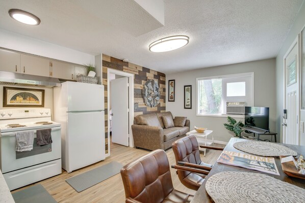 Roseburg Vacation Rental | 1BR | 1BA | 880 Sq Ft | 2 Steps Required for Access