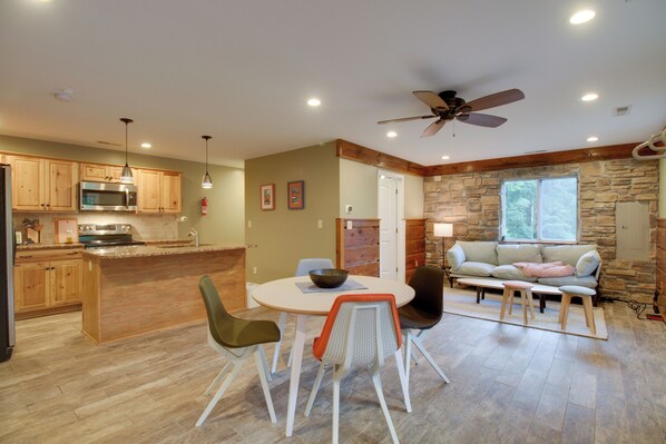 Goode Vacation Rental | 2BR | 1.5BA | 912 Sq Ft | Steps Required to Access