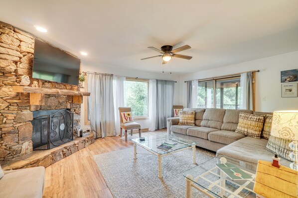 Helen Vacation Rental | 4BR | 4BA | 2,600 Sq Ft | 1 Step Required
