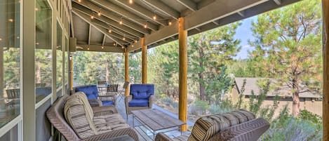 Bend Vacation Rental ] 4BR | 2.5BA | Stairs Required for Access | 2,400 Sq Ft