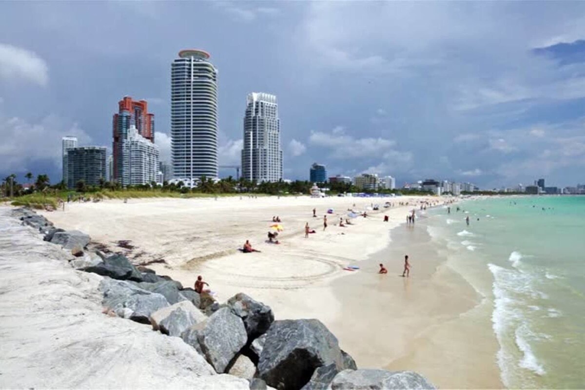 Quiet Oceanfront Apartment in South Beach