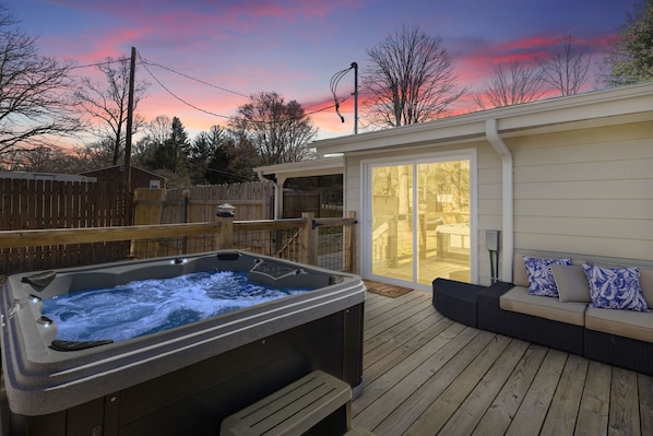 Outdoor spa tub