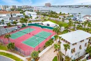 Right next to Destin Harbor with nearby tennis courts.