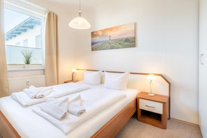 Schlafzimmer mit Doppelbett