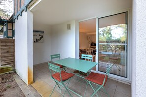 屋外ダイニングエリア