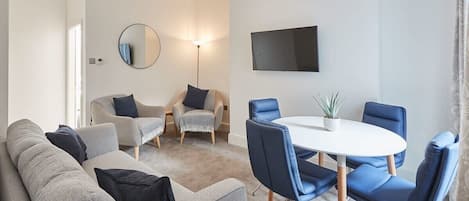 Apartment 1 @ High Street, Caernarfon - Host & Stay