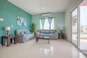 The sitting area is air-conditioned or you can open the doors to let in fresh air