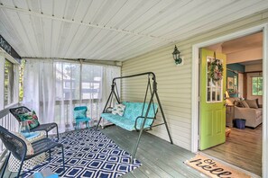 Screened-In Porch