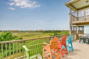 Deck over looks a preserve so no back yard neighbors 