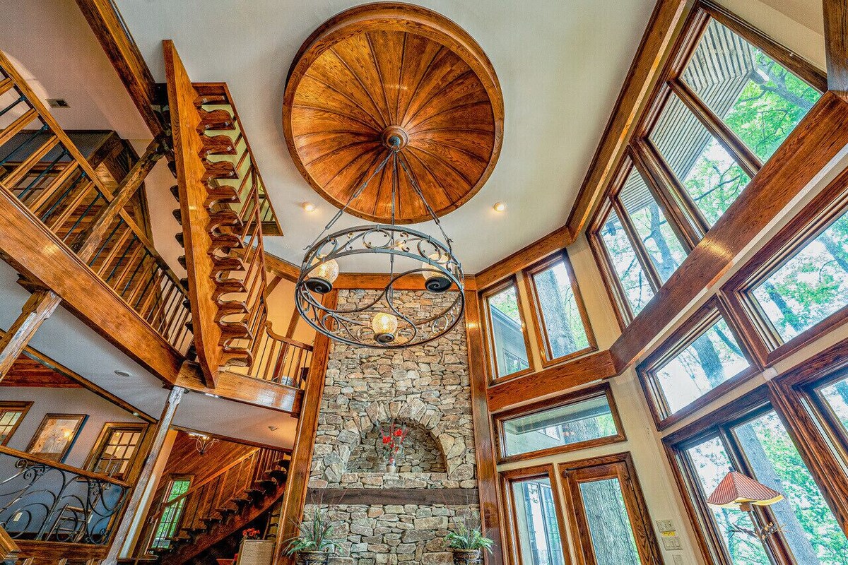 “WaterView” Iconic Gem waterfront property w/ walking trails