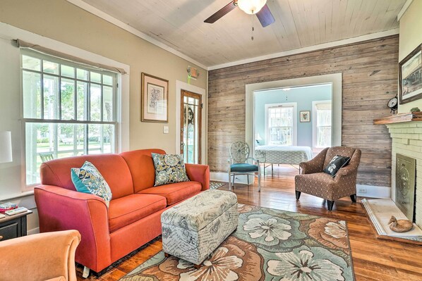 Ocean Springs Vacation Rental | 2BR | 1BA | 900 Sq Ft | Stairs to Enter