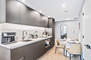 Fully equipped kitchen - Modern and sophisticated kitchen with an aesthetic appeal, where you will find all the necessary appliances if you wish to cook your own meal.