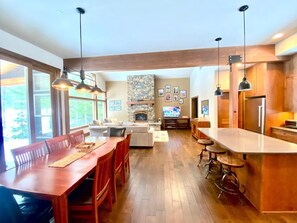 Main floor - Open floor plan from the kitchen / dining to the living area