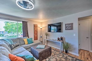 Living Room | Free WiFi | Central Heat & A/C | Smart TV | Full Sleeper Sofa