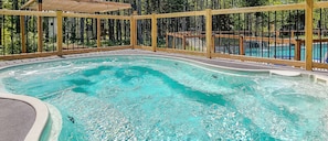 365 days Jacuzzi for the use of the Domaine's vacationers. You are welcome!
