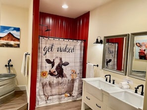 Large bathroom with fun cow decor!