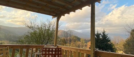 Amazing two bedroom house with deck that overlooks the mountains.