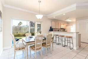 Chair, Furniture, Flooring, Indoors, Floor