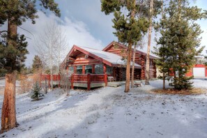 Wooded Yard | Fire Pit | Mountain Views