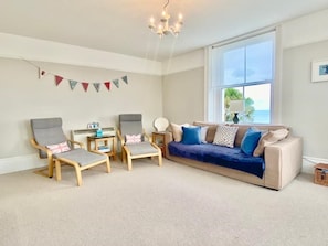 St Catherine's Lookout, Niton: Spacious sitting room with sea views