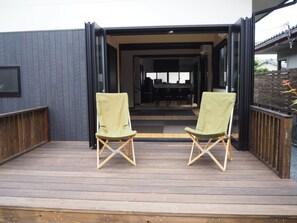 Dry your life on the wooden deck!