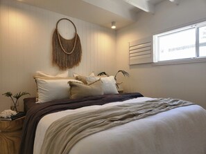 Super Comfy Queen Bed with Beautiful French Flax Linen