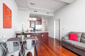 Welcome to Northern Liberties! Enjoy a stylish and spacious apartment filled with amenities. This apartment features a rooftop pool, a fitness center, an in-unit washer and dryer, motorized shades, and plenty of comforts. Reliable Wi-Fi is also included.