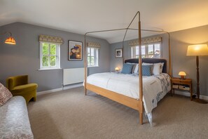 Foxhole Cottage, Framsden: Master bedroom with super-king size bed