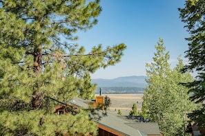 Peek-a-Views of Martis Valley