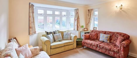 Coach Cottage, Brotton - Host & Stay