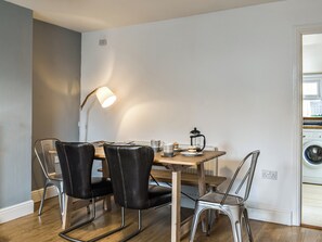 Living room/dining room | Kerensa Cottage, Lostwithiel
