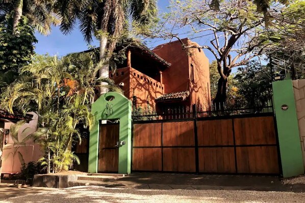 Welcome to Casa Oro Del Sol 26, your vacation home away from home in Tamarindo!
