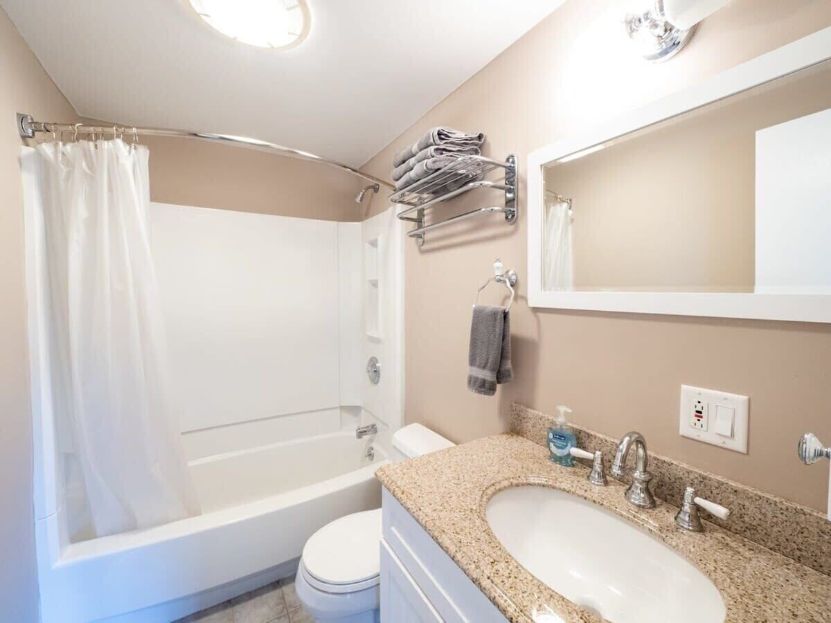 Private Access To Laurel Lake, Enjoy Lake Life