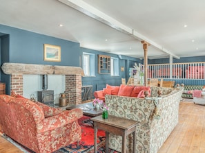 Living area | The Old Brewery - The Old Brewery Cottages, Pembroke