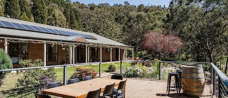 An oversized balcony at the front of the house captures stunning views across Mudgee, perfect for alfresco dining or a sundowner.
