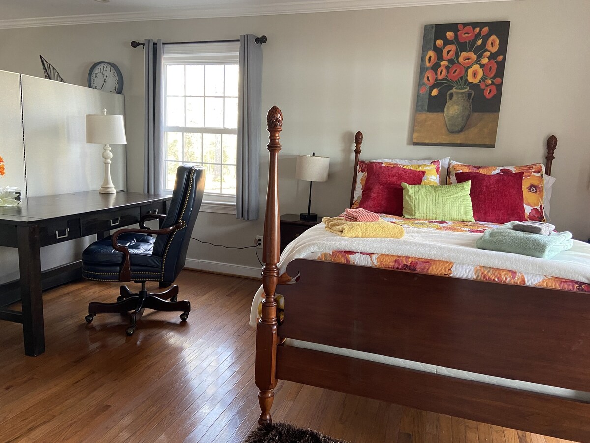 “WaterView” The Manor house, waterfront property with stunning views