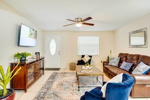 Living Area | Smart TV