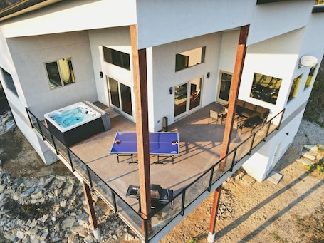 Beautiful whole house and 4.5 acres to play