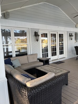 Covered back deck 40" TV