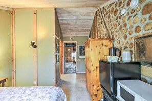 Studio | Coffee Maker | Free WiFi