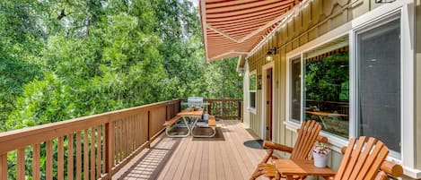 Oakhurst Vacation Rental | 2BR | 2BA | 1,700 Sq Ft | Step-Free Access