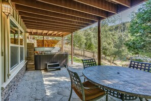 Covered Patio | Outdoor Dining | Cornhole | Hot Tub