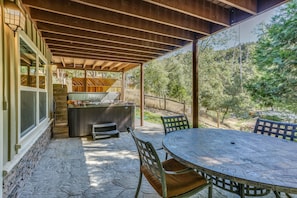 Covered Patio | Outdoor Dining | Cornhole | Hot Tub