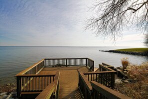Stroll 3 blocks to Saunders Point Beach with a deck and stairs leading down to the water.
