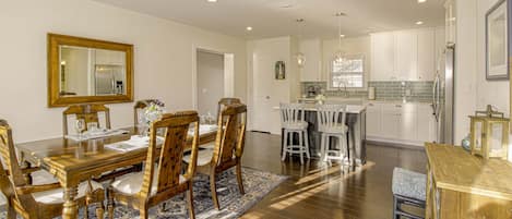 Searenity offers a light and airy dining and kitchen area.