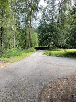 Driveway space everywhere 