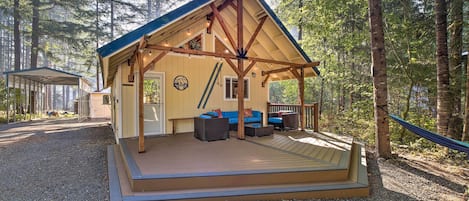 Packwood Vacation Rental | 2BR | 1BA | 680 Sq Ft | 2 Stairs Required to Enter