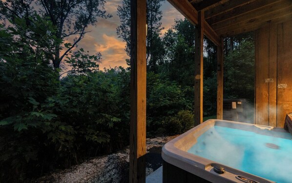 Outdoor spa tub