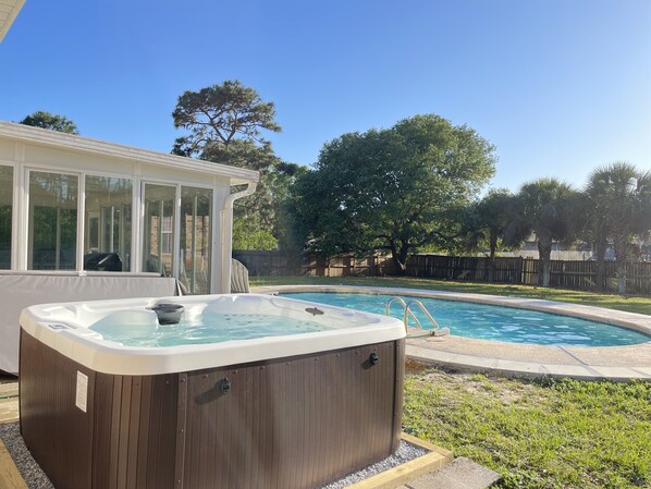 Outdoor spa tub