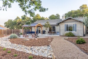 Picturesque Rosemary Retreat (580)